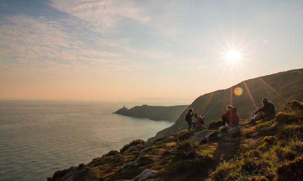 Howth Cliffs, Irlanda (por Adam Markon, Unsplash)