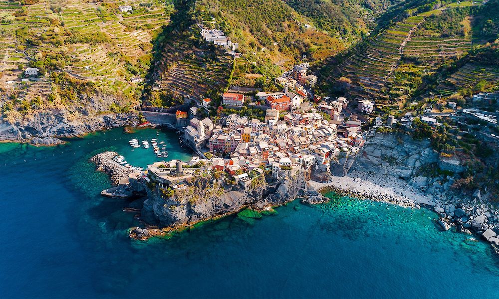 Vernazza, Italia (por Daniil Vnoutchkov, Unsplash)